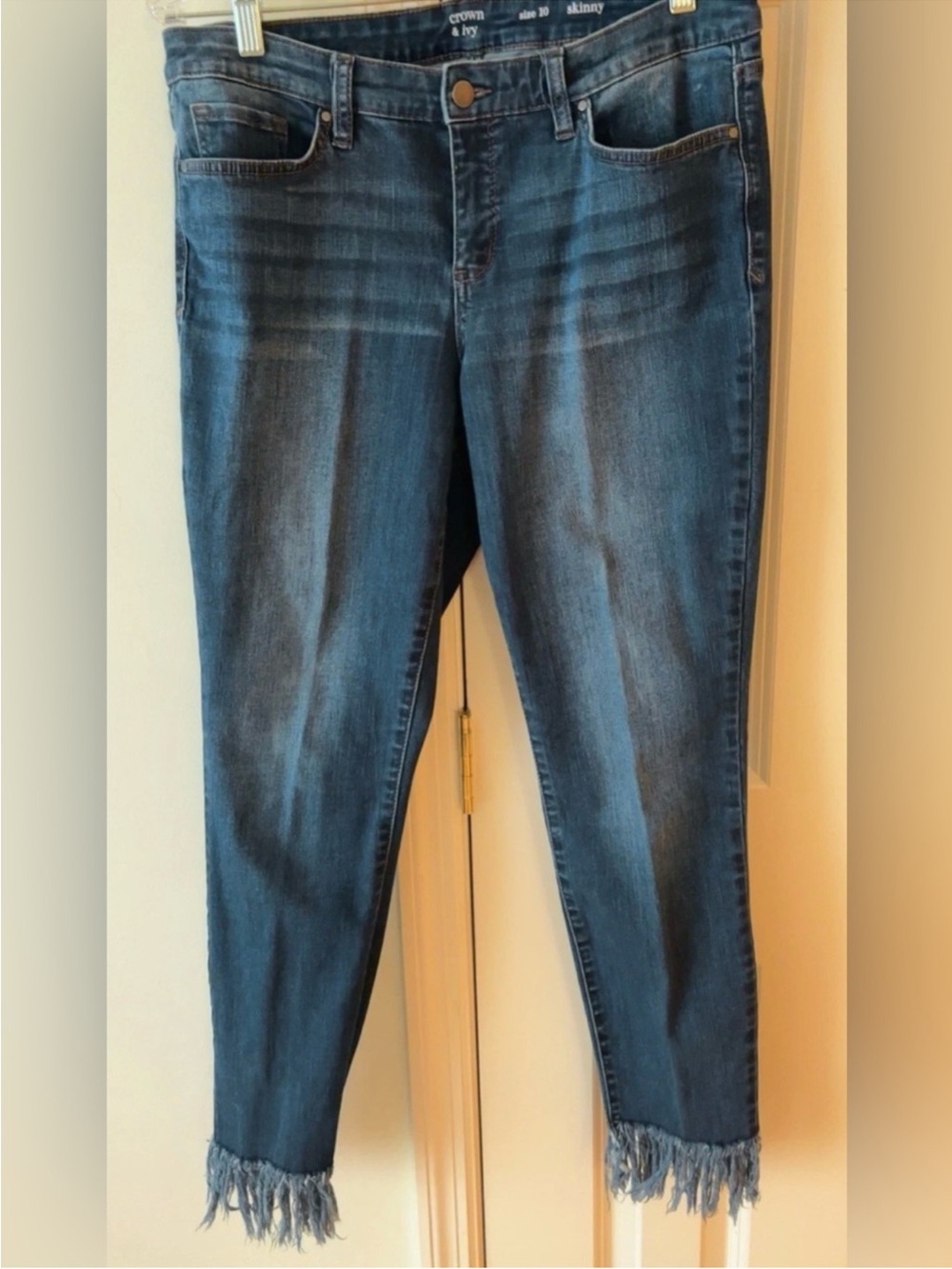 Crown & Ivy Womens Stretch Denim Skinny Jeans Cute Frayed Hem Mid Rise Size 10